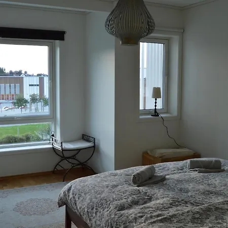 Modern 3-story House By The Sea & Public Transport דירה *