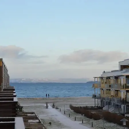Modern 3-story House By The Sea & Public Transport דירה טרונדהיים